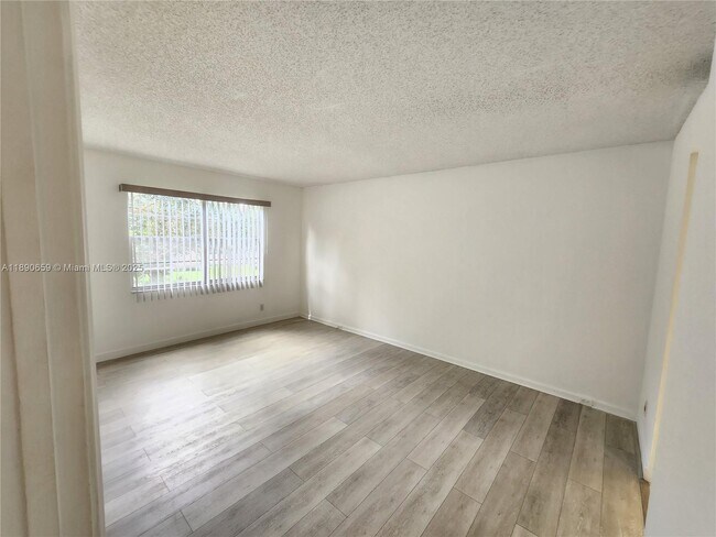 Building Photo - 1000 SW 128th Terrace