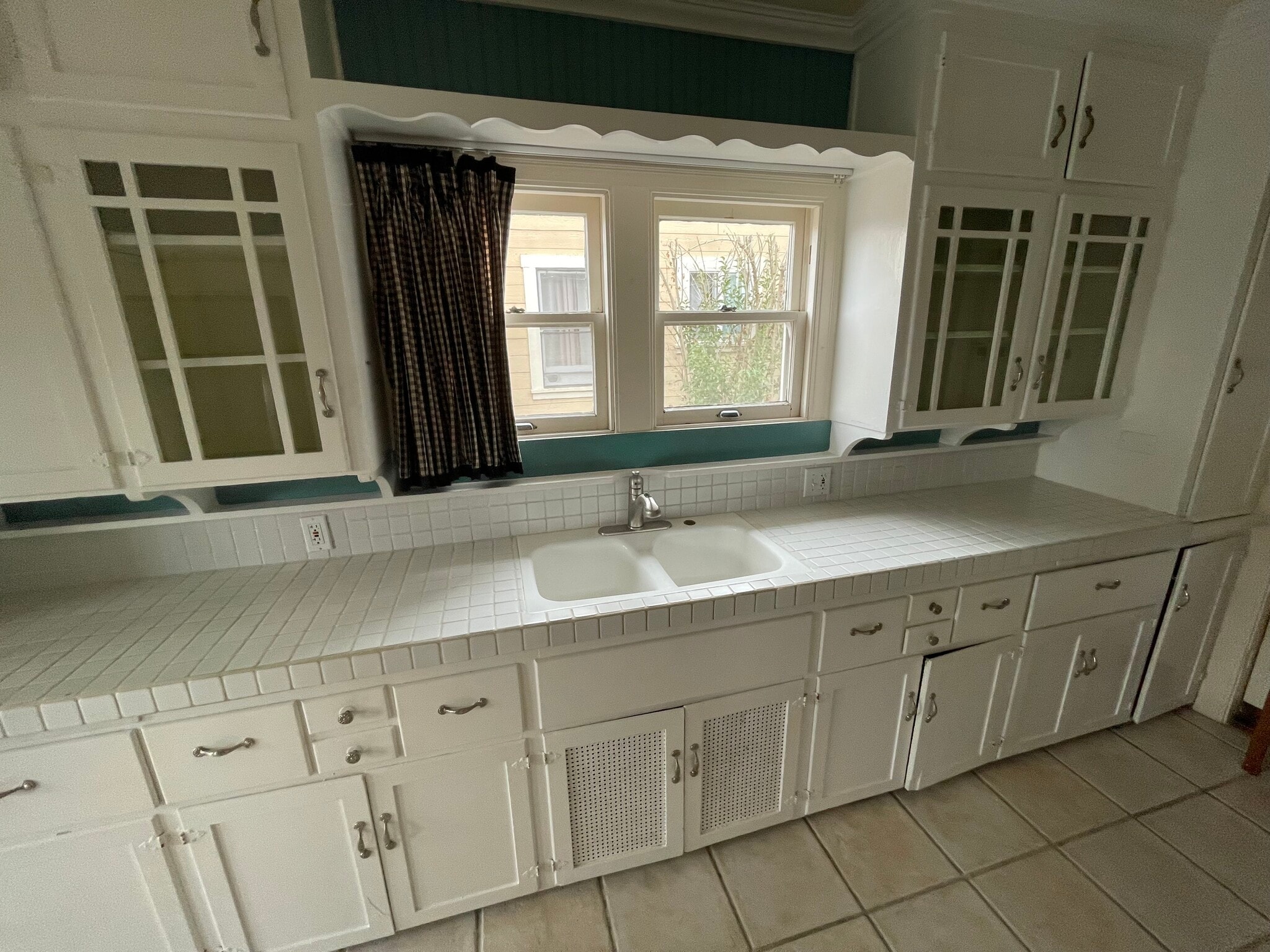 Kitchen - 920 Gravenstein Ave