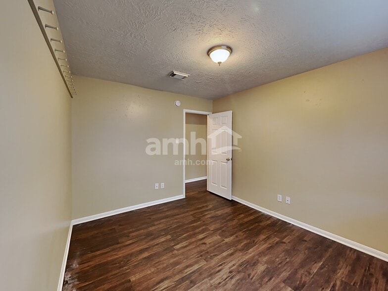 Building Photo - 29010 Ashbrook Ln
