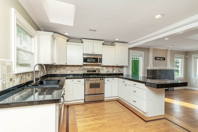 Building Photo - 3Bd/1.75Ba Kirkland Home