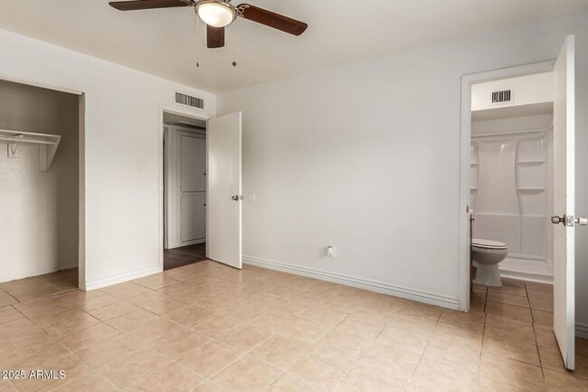 Building Photo - Charming 4-bedroom home in Maryvale Terrace!