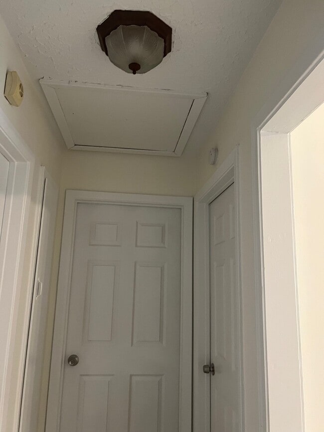 Building Photo - 10134 Kirkglen Dr