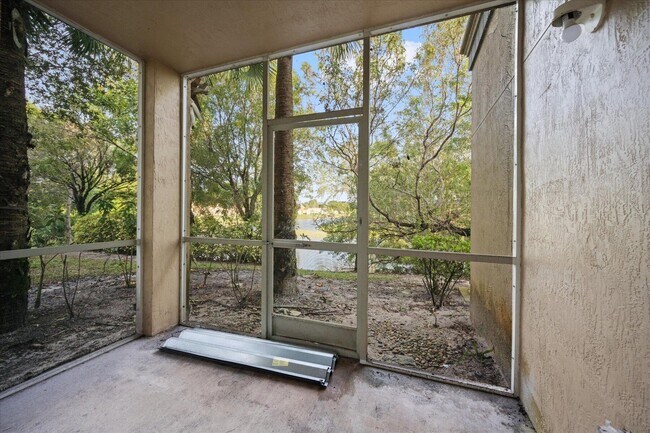 Building Photo - 1165 Golden Lakes Blvd