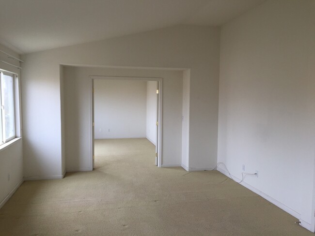 Building Photo - 4 Bed, 3.5 Bath Antioch Home with Loft