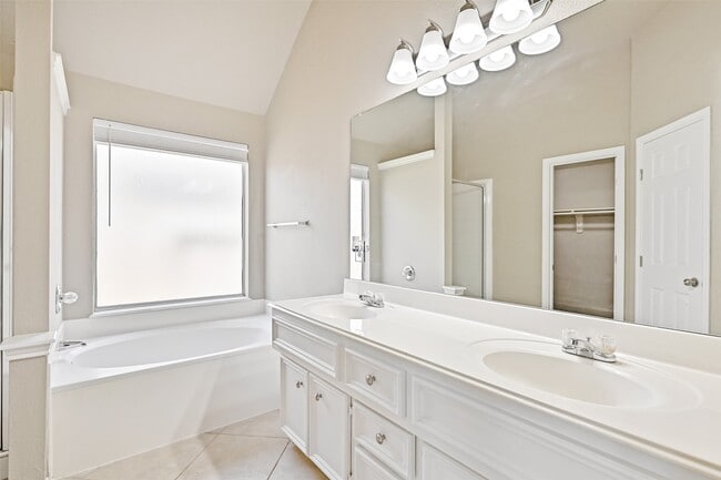 Building Photo - 3258 Gladewater Ln