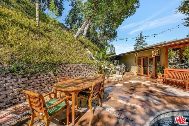 Building Photo - 15511 Woodcrest Dr