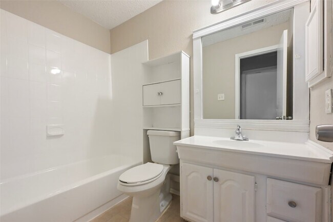 Building Photo - 3479 Rockrill Dr