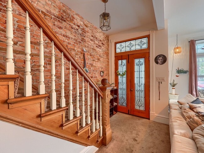Building Photo - Large Updated 4 BR Home!