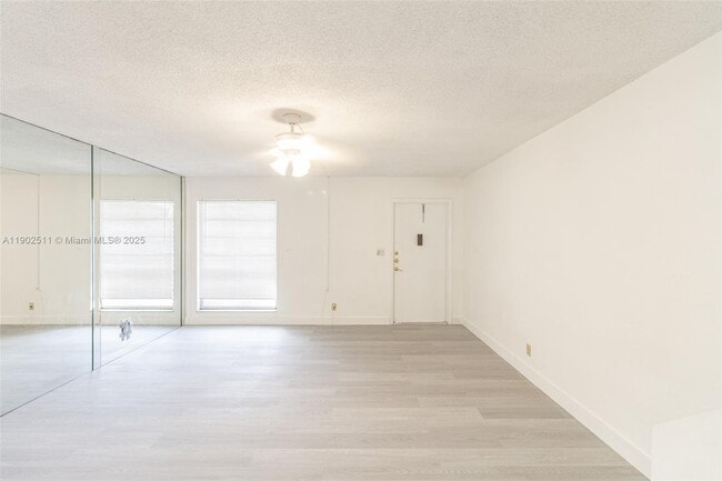 Building Photo - 5209 SW 40th Ave