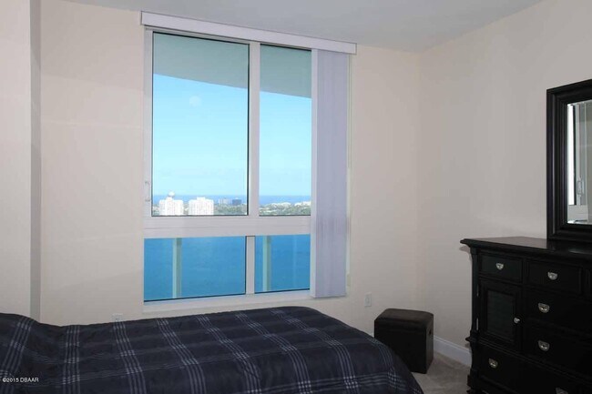 Building Photo - 231 Riverside Dr