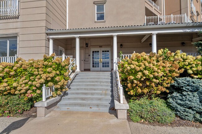 Building Photo - 100 Shearwater Ct E