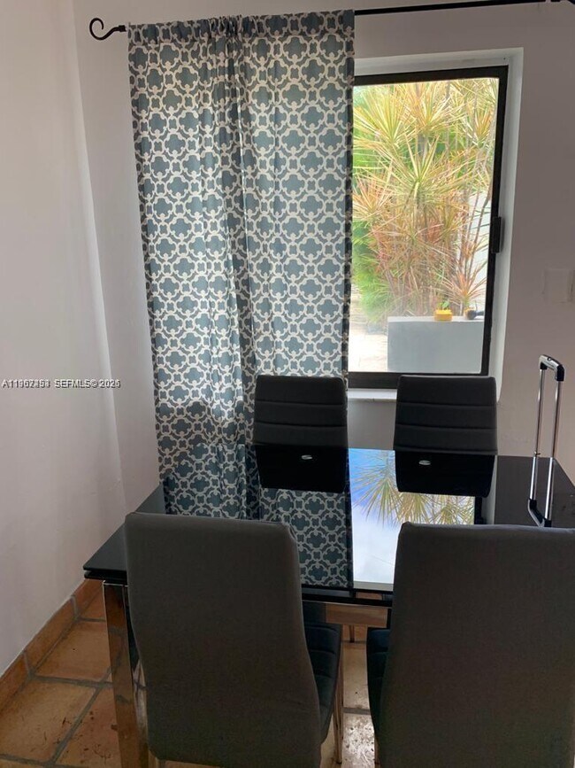 Building Photo - 3475 SW 1st Ave