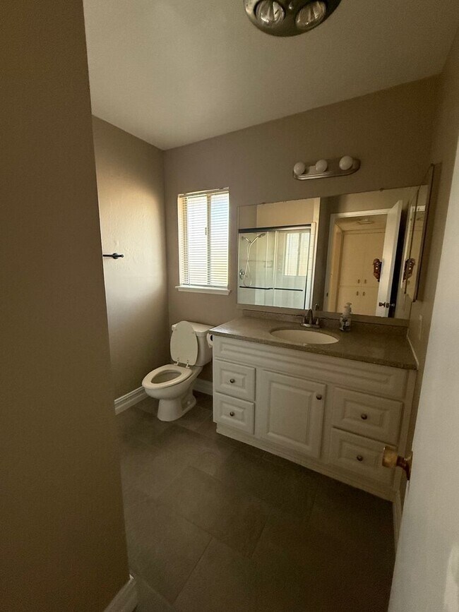Building Photo - Victorville Green Tree Home- Refurbished 4 Bedrooms, 2 Bathrooms, New Paint,