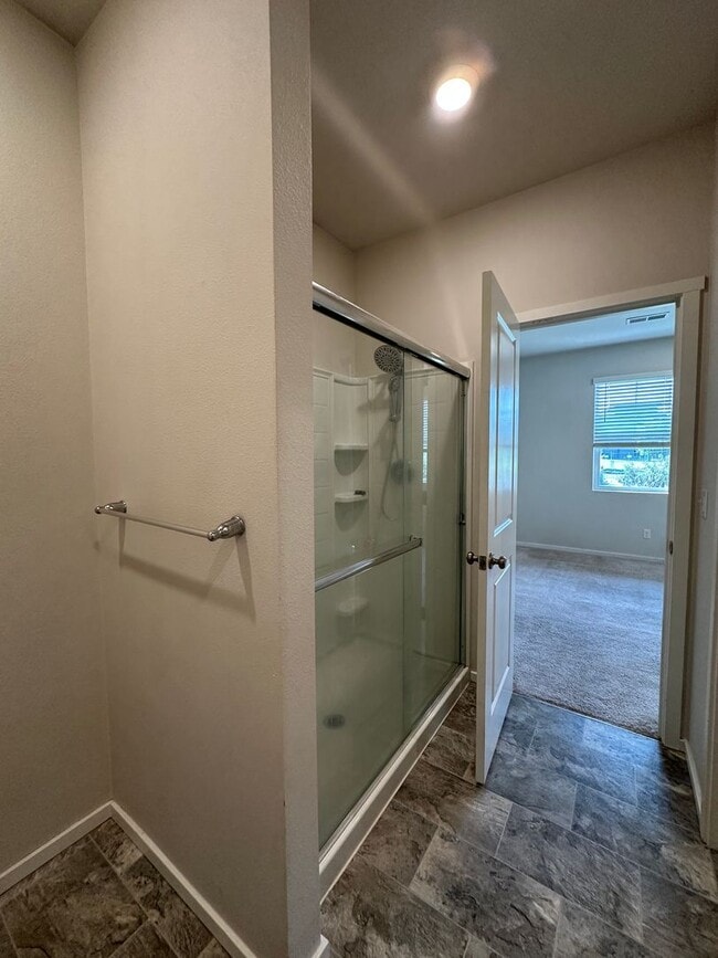 Building Photo - Single Level 2 Bedroom / 2 Bathroom House ...