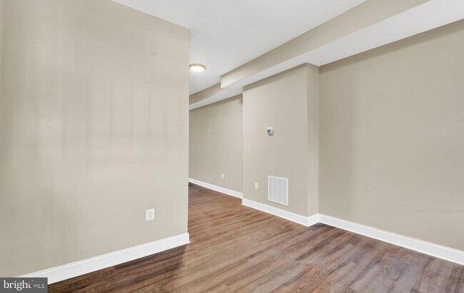 Building Photo - 19 N Morley St