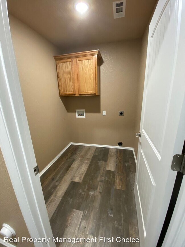 Building Photo - 3 br, 2 bath House - 713 Black Creek Lane