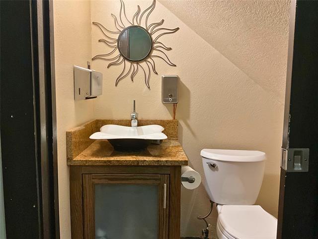 Building Photo - 104 NE 2nd St