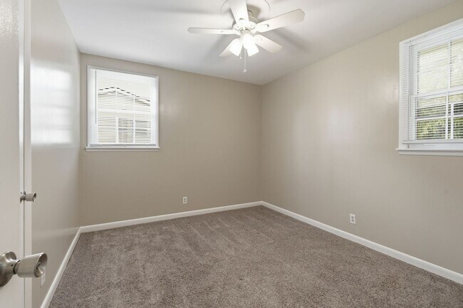 Building Photo - Charming 2-Story Bellevue Townhome in Nashville