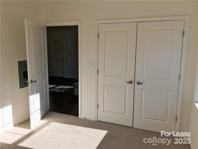 Building Photo - 17905 Delmas Dr