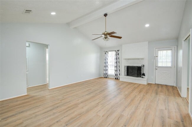 Building Photo - 23415 Verngate Dr
