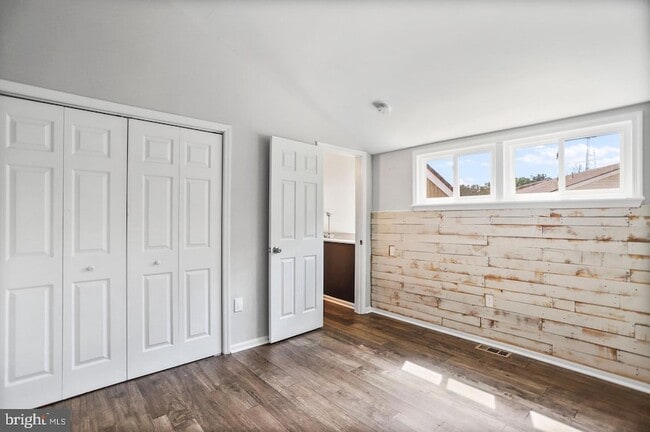 Building Photo - 1523 Kensington Dr