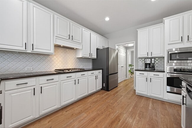 Building Photo - 3329 Oak Dale Way