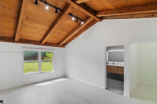 Building Photo - 8920 Crescent Dr