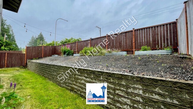 Building Photo - Step Inside to this Home with Spacious & Flexible Living!
