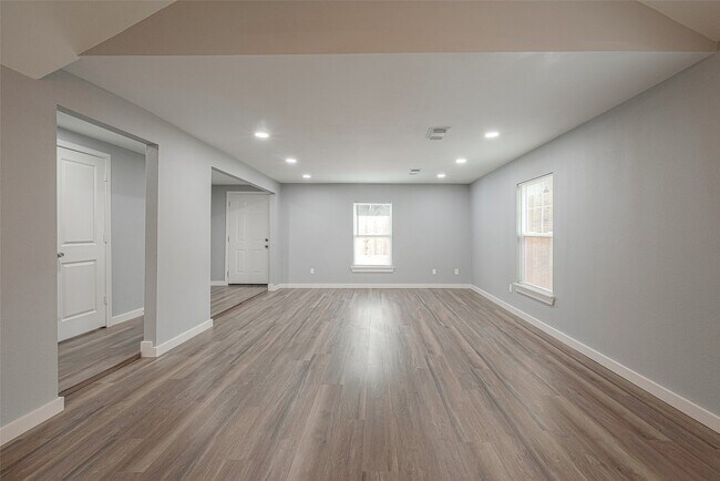 Building Photo - 2725 Avenue F