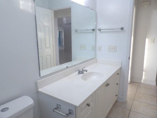 Building Photo - 5040 Capulet Cir