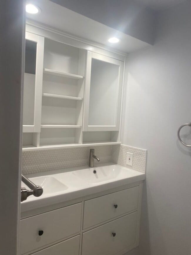 Building Photo - Beautiful fully remodeled 2 bedroom 1.5 bath in Laguna Hills