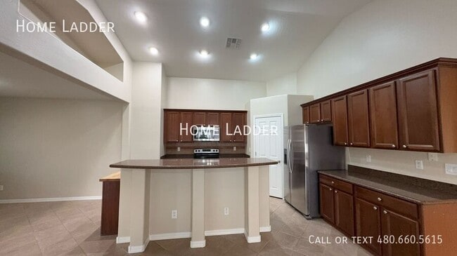 Building Photo - 25598 W Globe Ave
