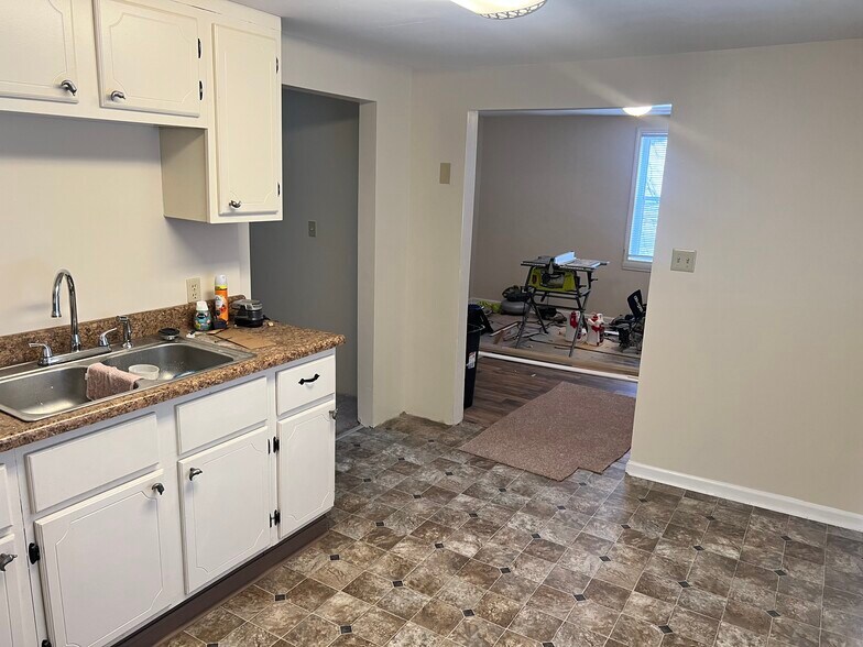 Kitchen - 1014 Saint Marys Blvd