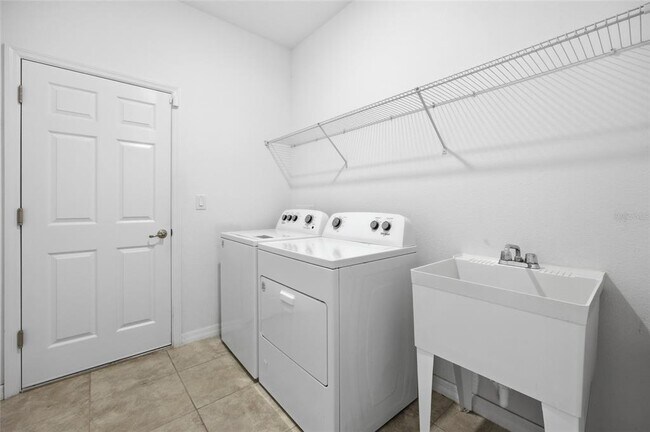 Building Photo - 6176 SW 73rd Ter