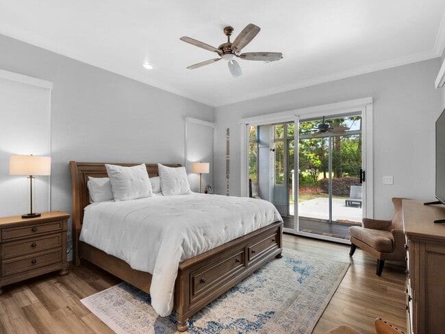 Building Photo - Stunning Furnished 3-Bedroom Golf Course H...