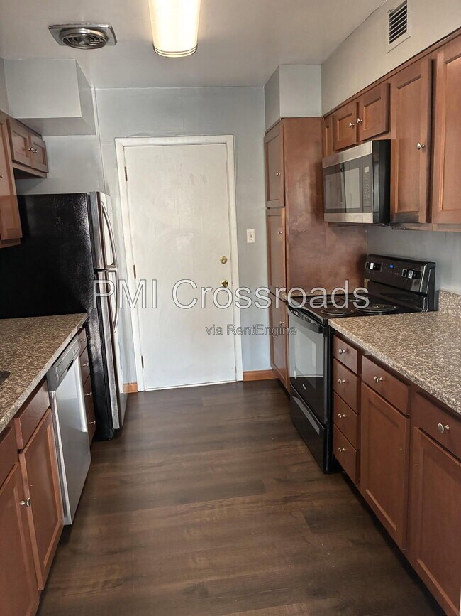 Building Photo - 16015 Van Aken Blvd