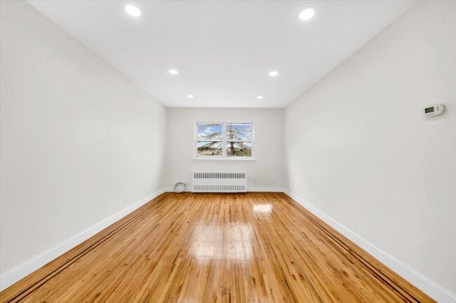 Building Photo - 4392 Carpenter Ave