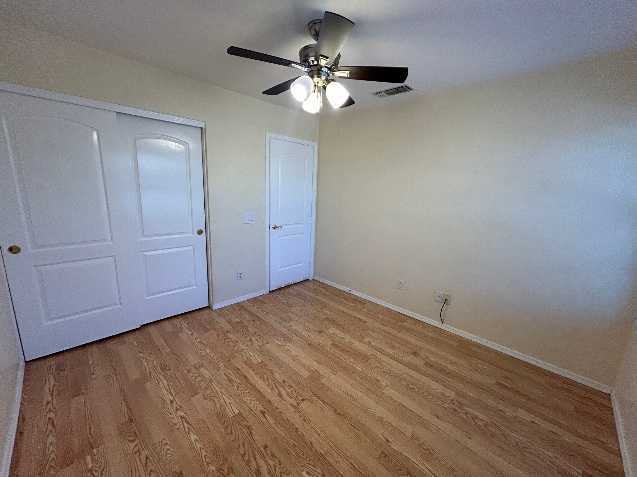 Building Photo - 7709 W Wahalla Ln