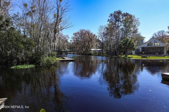 Building Photo - 147 Park Dr