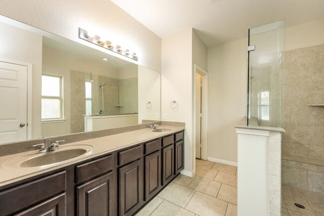 Building Photo - HUGE 4 BEDROOM 3.5 BATHROOM HOUSE- ONLY 7.5 MILES FROM RANDOLPH AIRFORCE BASE