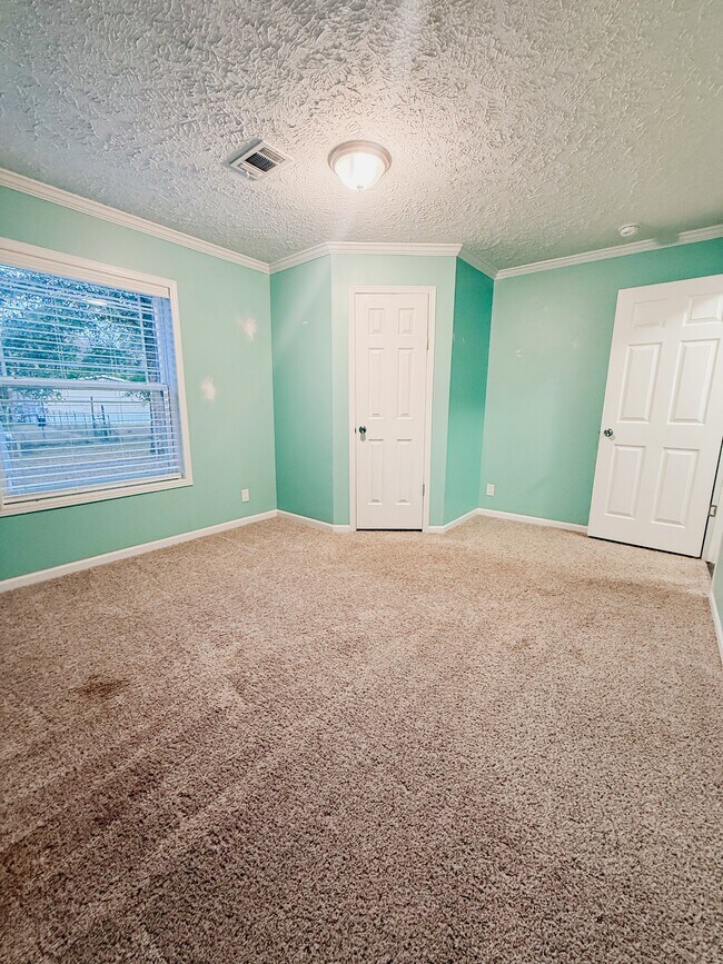 Building Photo - 106 Dolly Dr