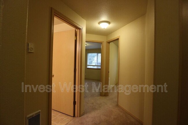 Building Photo - 1830 SE 11th Ave