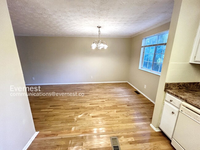 Building Photo - 493 Village Square Ct