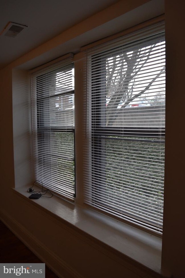 Building Photo - 900 Valley Rd