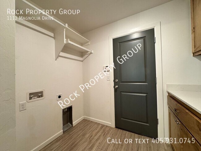 Building Photo - 1113 Magnolia Dr