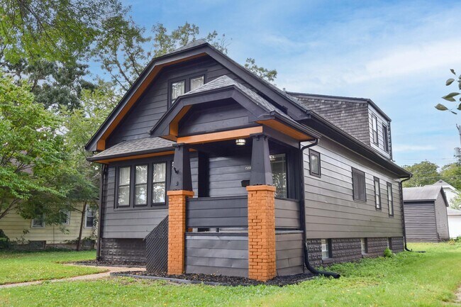 Building Photo - 4831 N 70th St