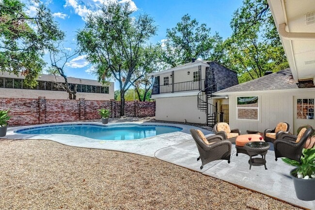 Building Photo - 5219 Lookout Mountain Dr