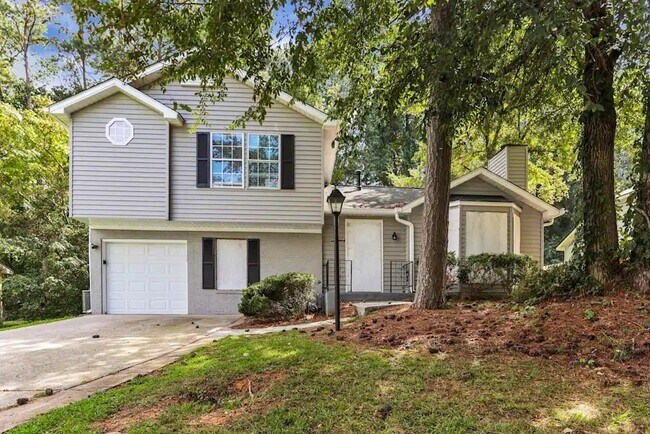 Building Photo - 3728 Adamsville Dr SW