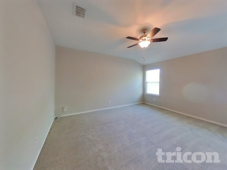 Building Photo - 2023 Emerald Edge