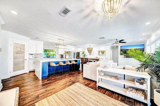 Building Photo - 864 Appleby St